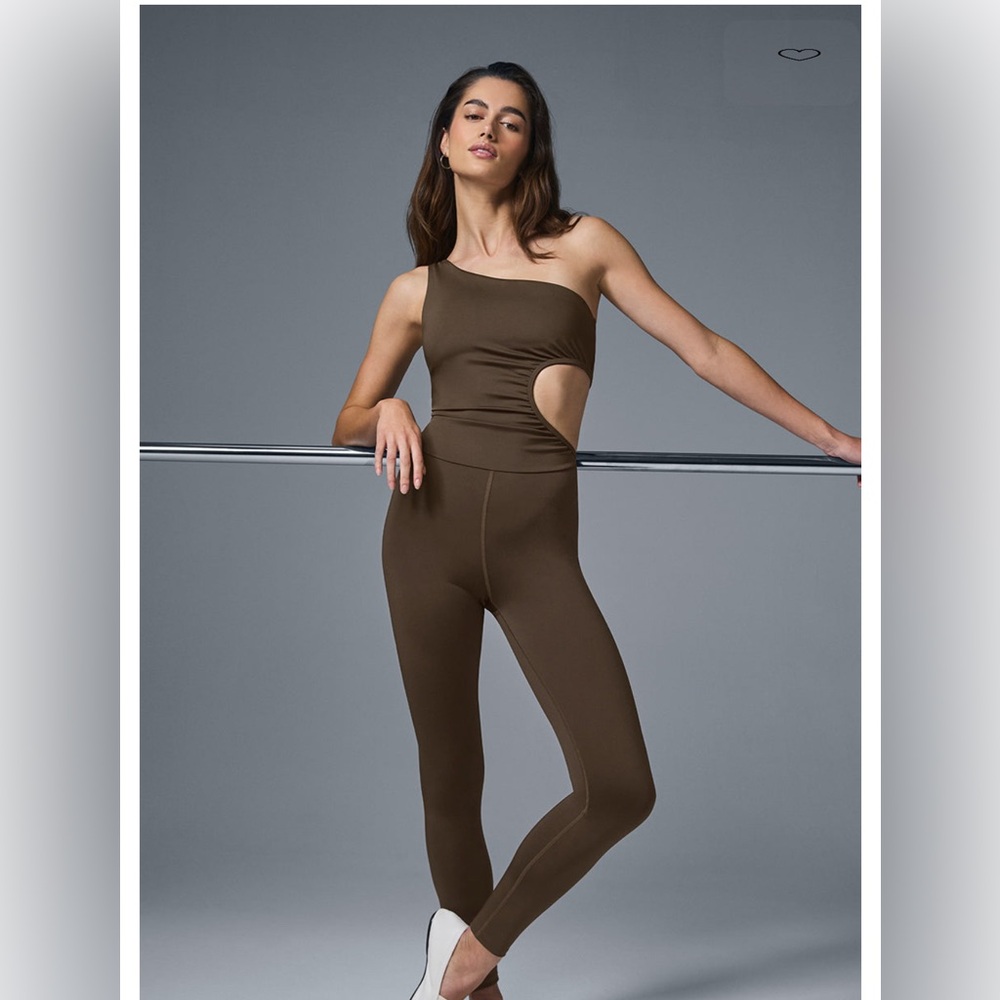 ALO Airlift 7/8 Decadent Bodysuit
- Espresso